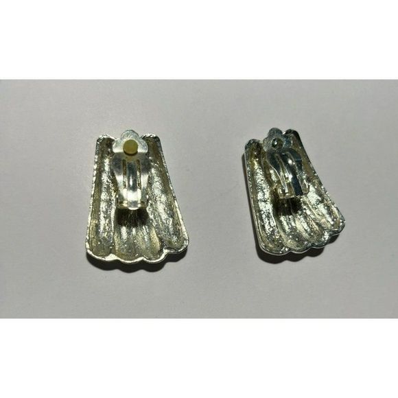 Vintage‎ Textured Clip on Earrings Muted/Brushed Silver Tone Over an Inch Long - Picture 8 of 9